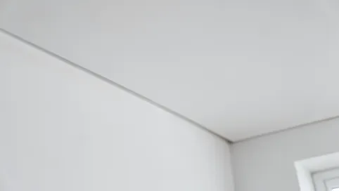 Wykończenie między sufitem a ścianą